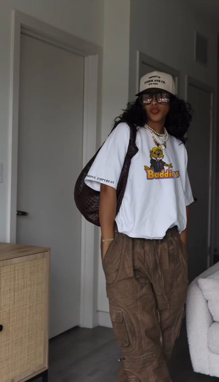 Baddies graphic T-shirt